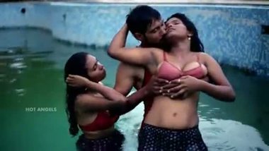 Hot Wet Sex Man With Girls Threesome
